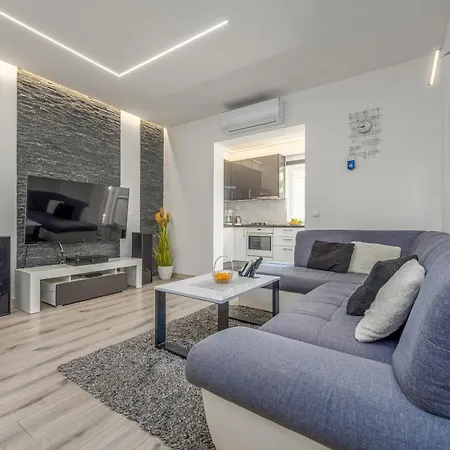 Floyd Apartment *