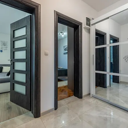 Floyd Apartment